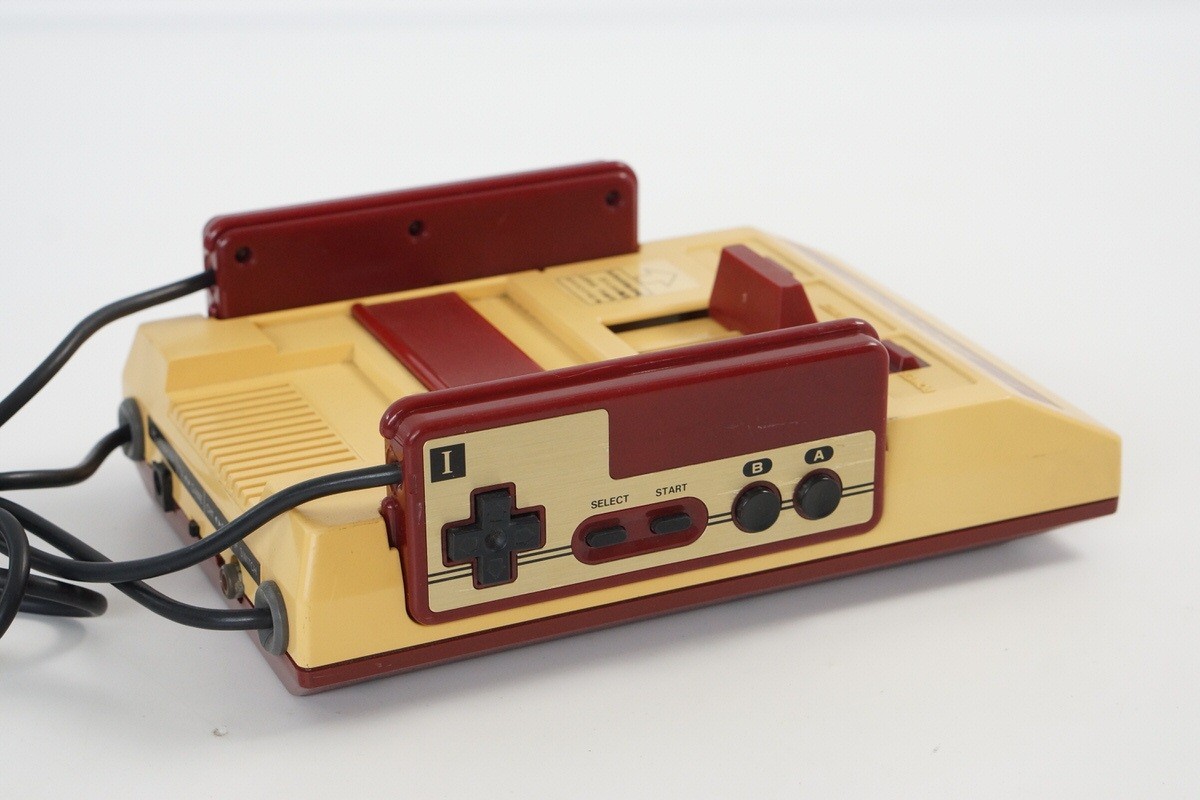 Nintendo Famicom Console -System Only- Tested HVC-001 HC1019211