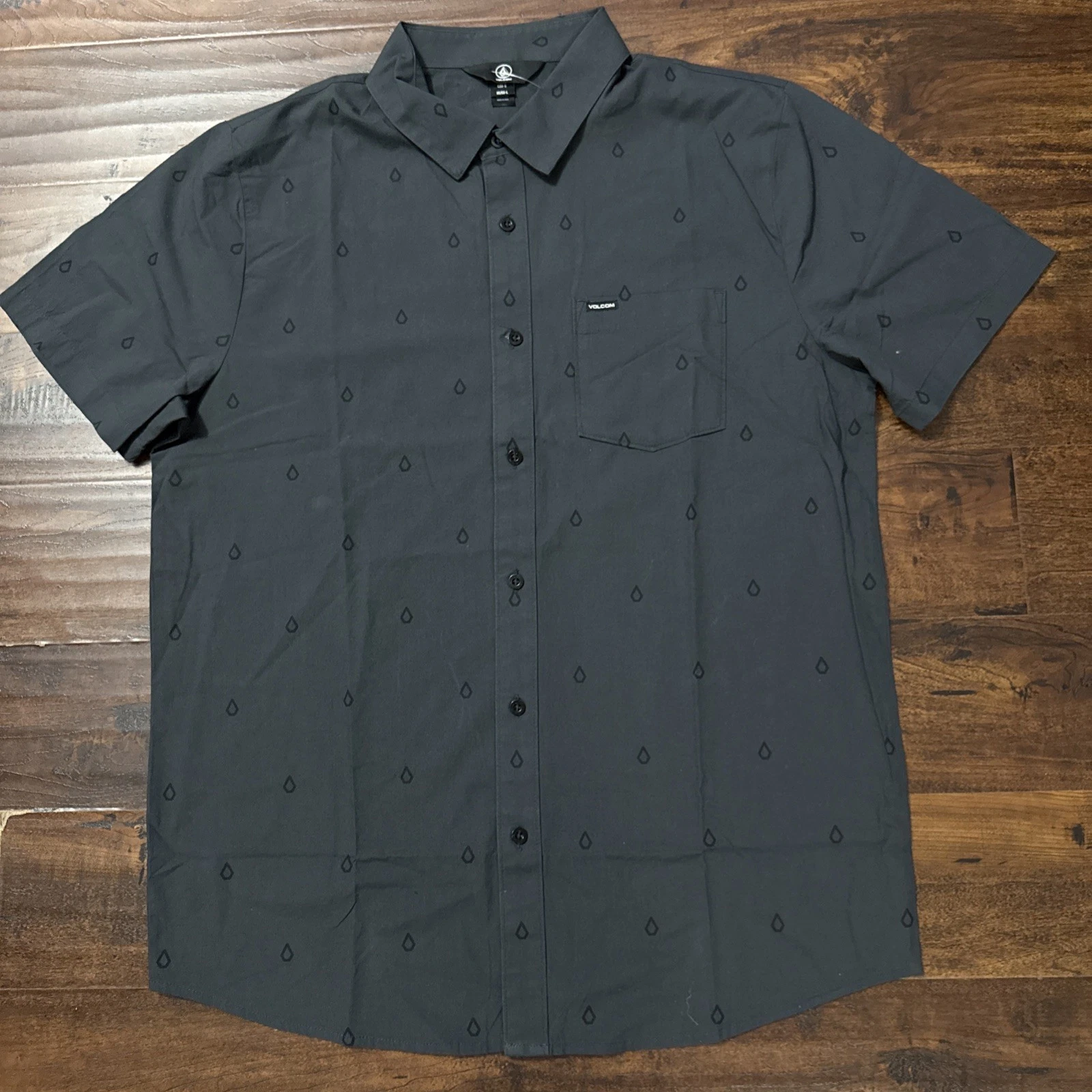 NWT Volcom Patterson Short Sleeve Woven Button Down Shirt Black Men's Size L. B3