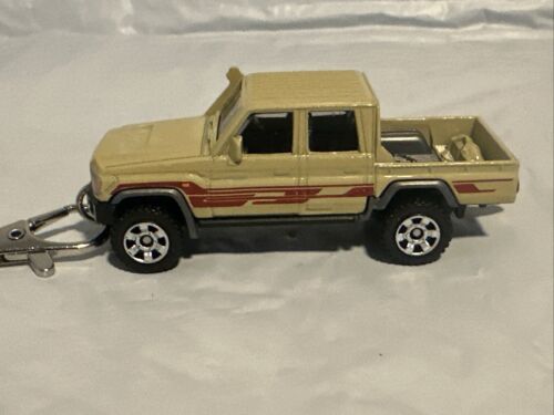 2025 MATCHBOX '17 TOYOTA LANDCRUISER 78 Keychain 1:64 Scale New Loose - Picture 3 of 5