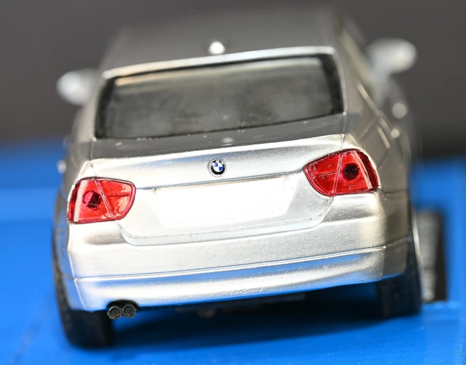 BMW Serie 3 2005 sedán plateado 1:32 diecast New-Ray como nuevo en caja Foto 4 de 4