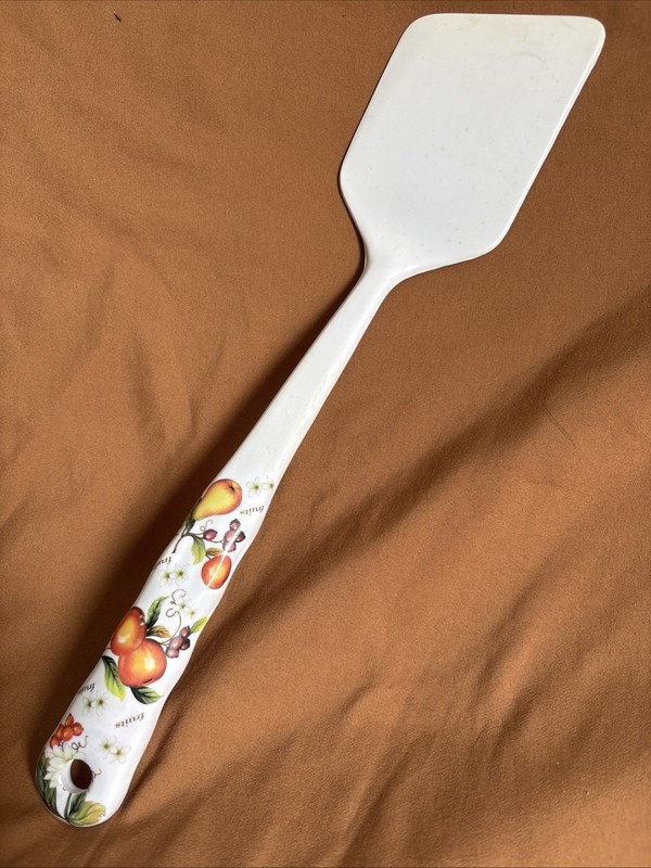Vintage White Fruit Design MELAMINE WARE SPATULA No. 9185