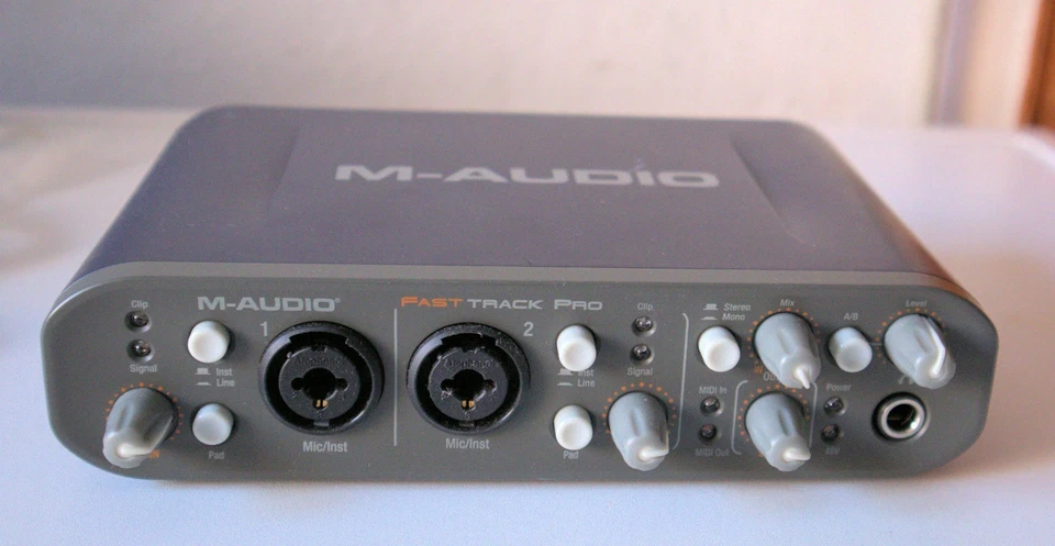 M-Audio Fast Track PRO - scheda audio USB - Immagine 2 di 4