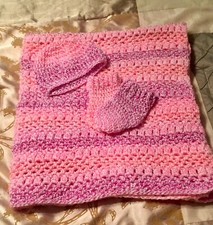 Handmade Crochet Baby Blanket With Hat  Socks. New, 28  x33  