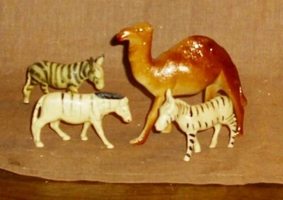 Uralte Zelluloid-Tiere (Dromedar u. 3 Zebras) wunderschön-unbespielt - Bild 1 von 3