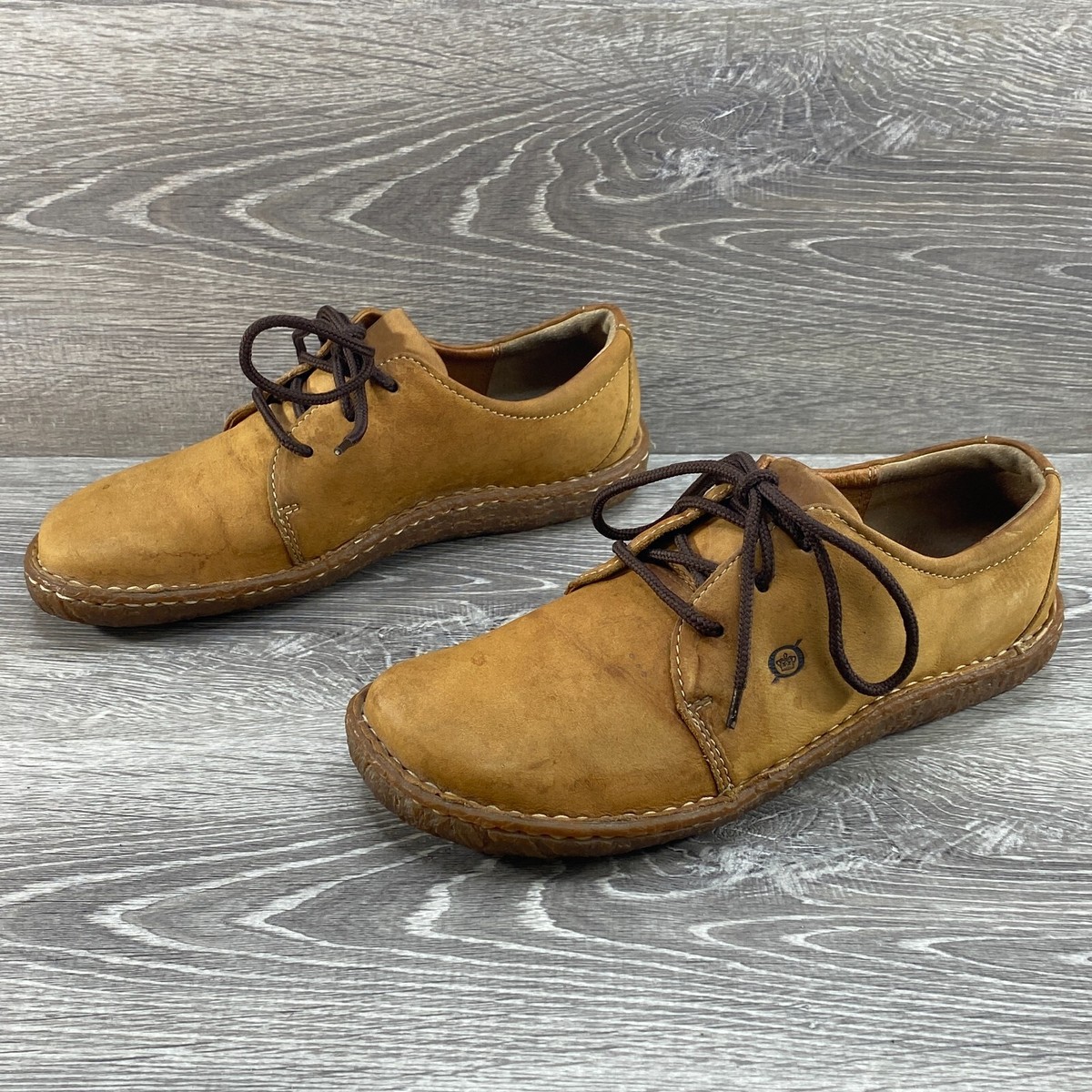 Born Handcrafted 2-Eye Tan Sand Suede Lace-Up Moc Toe Comfort Oxfords Mens 9.5 Amazon.com | BORN Men main image 2