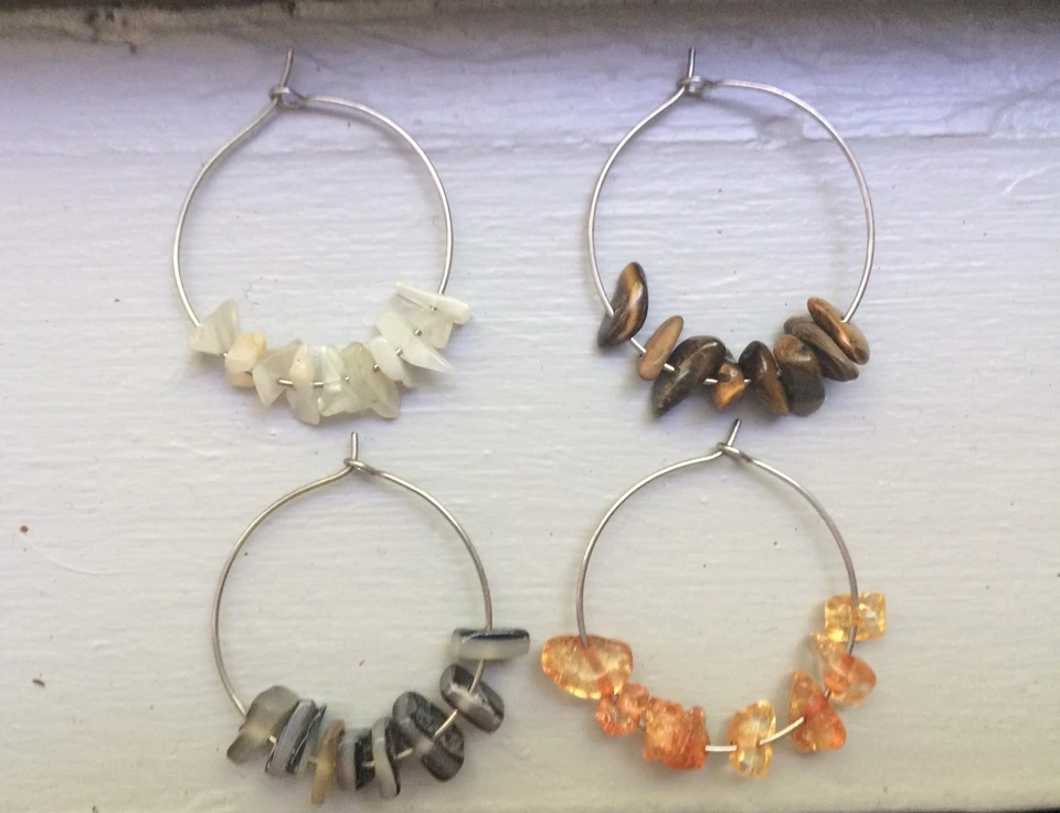 Dijes de copa de vino hechos a mano con hermosas piedras paquete de 4  Foto 2 de 4