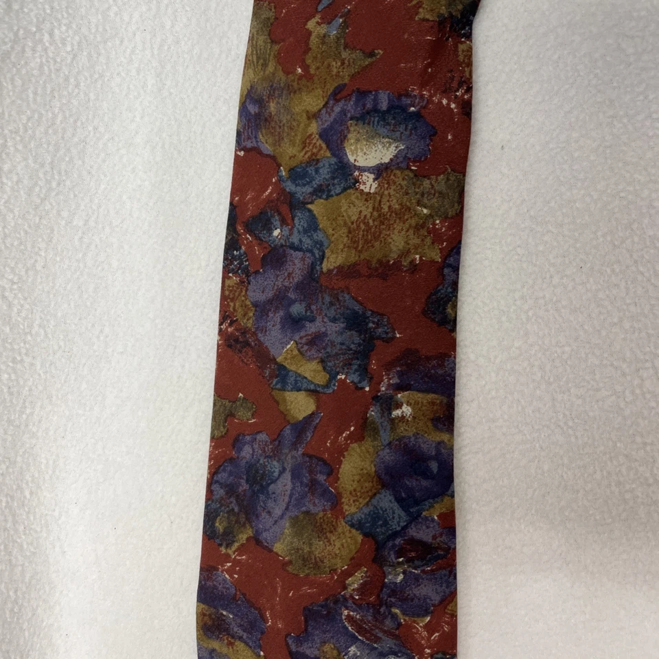 Corbata de seda con flores Emanuel Ungaro roja, púrpura, verde hecha en Italia Foto 2 de 3