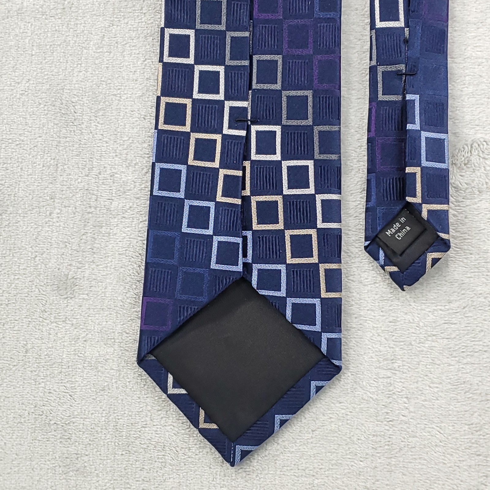 Michael Kors Blue Mens Necktie 100percent Silk Geometric Pattern 60" x 3.5" image 3