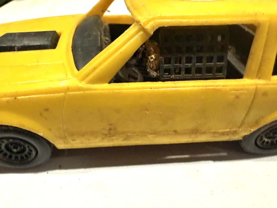 Vintage Buick Regal Stock Car Toy Yellow Plastic Demolition Derby Made USA 80s - Image 2 of 4