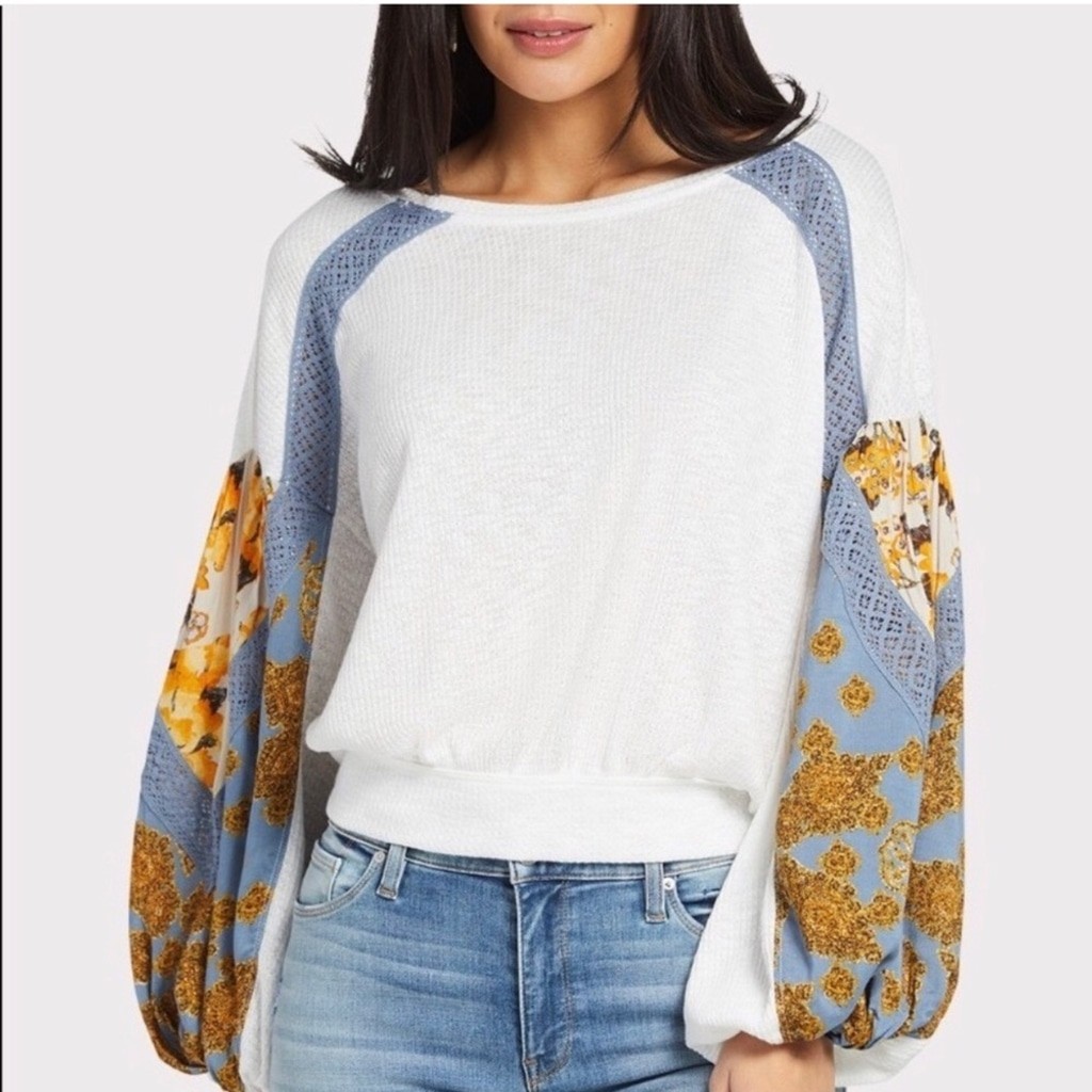 Free People Casual Clash Thermal Top White and Blue Floral Sleeve Blouse (T3)