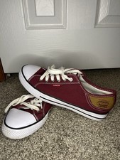 Levis Comfort Women’s Stan Buck Denim Canvas Lace Sneaker Sz 8.5 Red Patch Logo