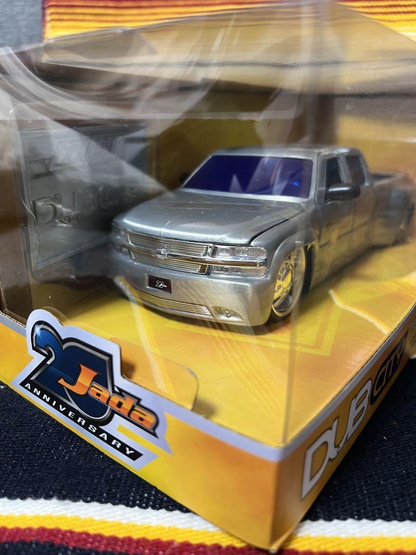ジェイダトイズ 1999 シボレーシルバラードミニカー 20アニバーサリーモデル JADA TOYS 1/24 1999 Chevrolet Silverado Mini Car 20Th