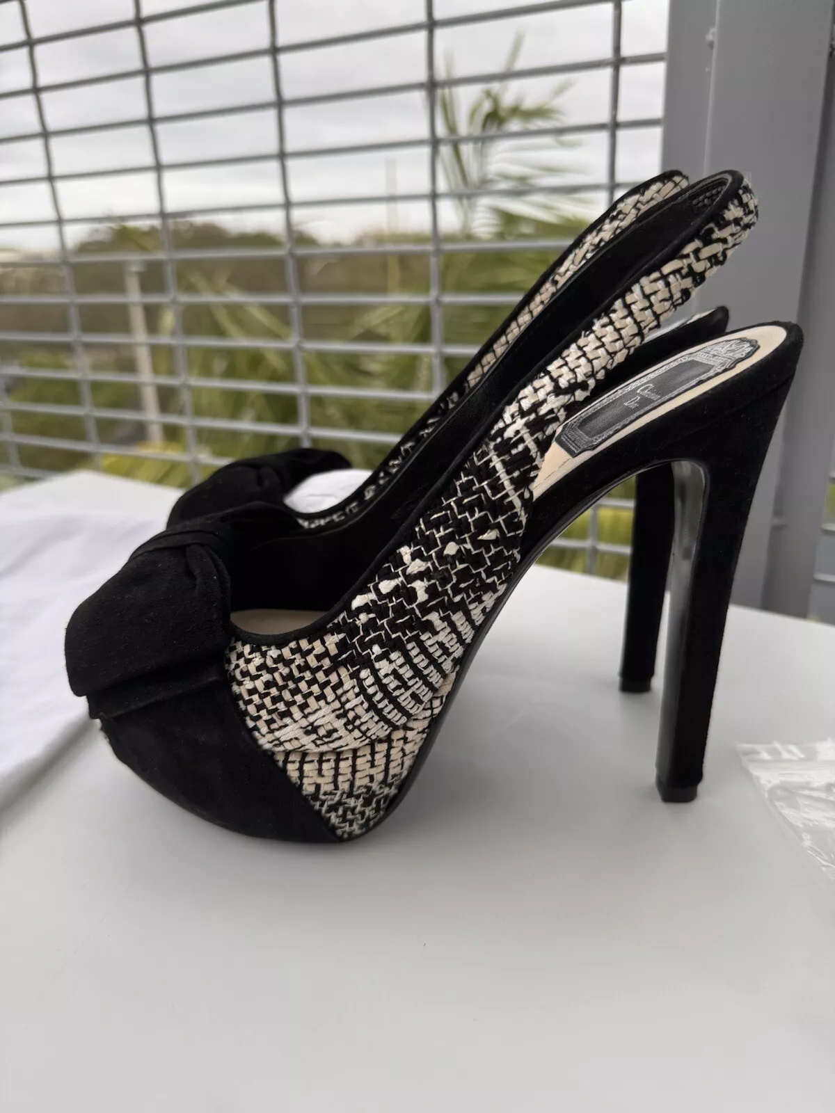 Sandales plates formes ruban noir/blanc Christian Dior pour femmes UE 37,5 US 7,5