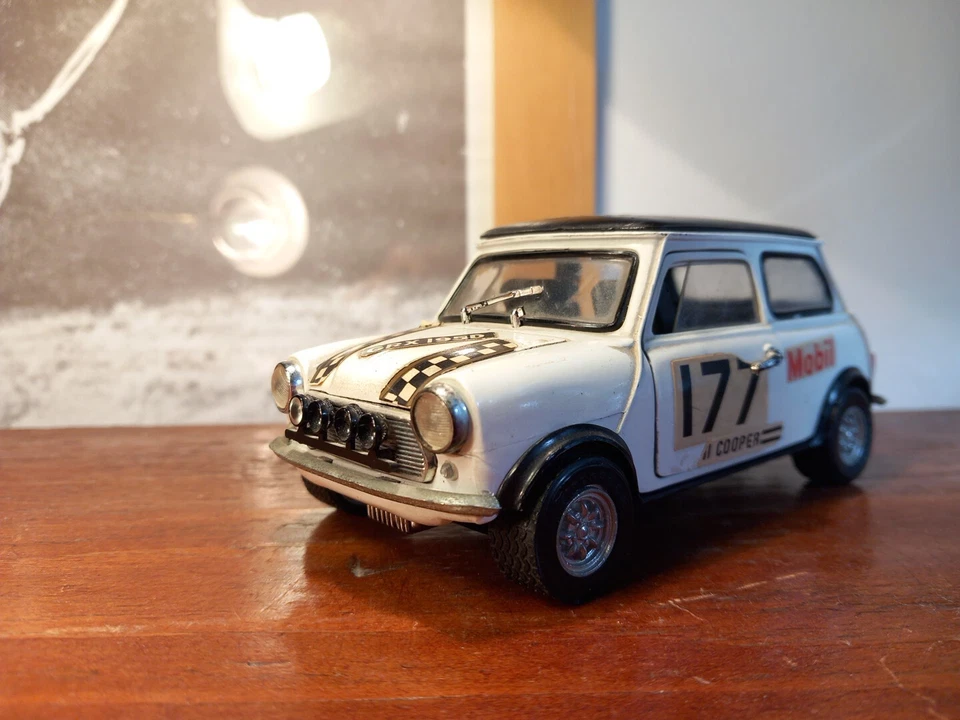 Modello Politoys-M N°582 Mini Cooper 1/25 Made In Italy - Immagine 2 di 4