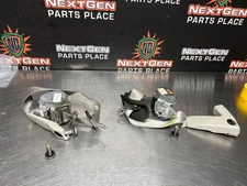 2007 C6 CORVETTE OEM FRONT SEAT BELTS DRIVER / PASSENGER LIGHT GREY #998