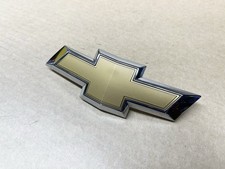 18-24 Chevrolet Equinox Used Oem Grill Emblem Bowtie 23136671 19 20 21 22 23