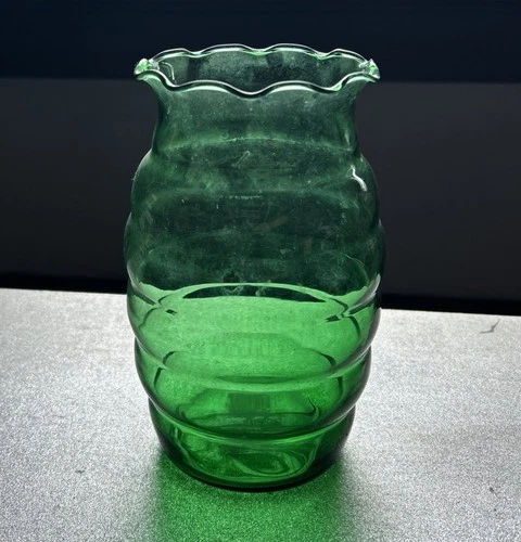 Vtg Anchor Hocking Emerald Green Glass Ribbed & Fluted 7" Vase EUC DB