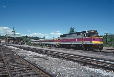 MBTA 1008 EMD F40PH an White River Junction, VT 1982 8,5 x 11 Foto