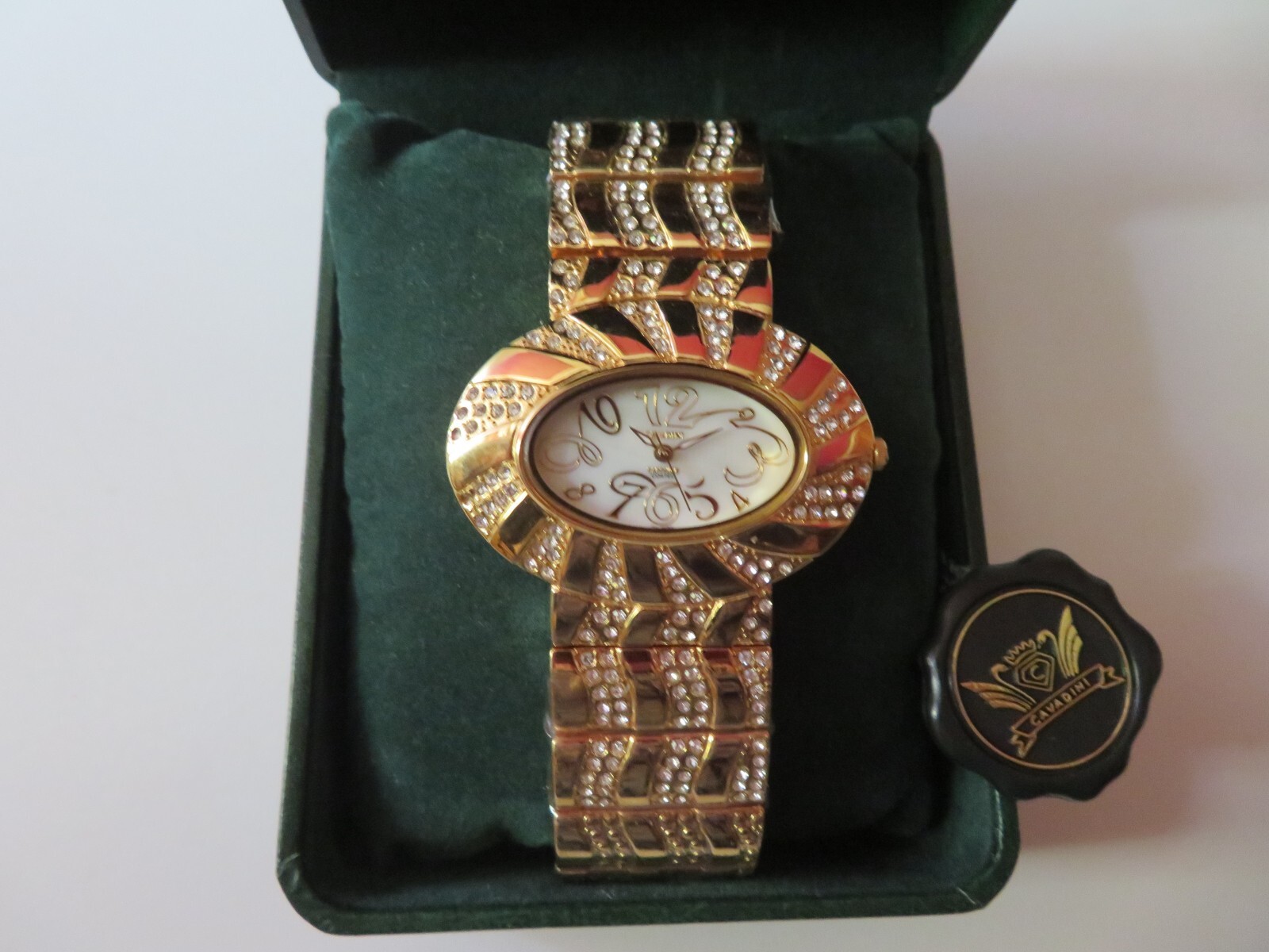 Offrir la montre CAVADINI SAMBA plaquée or et nacre avec pierres Swarovski pour un anniversaire