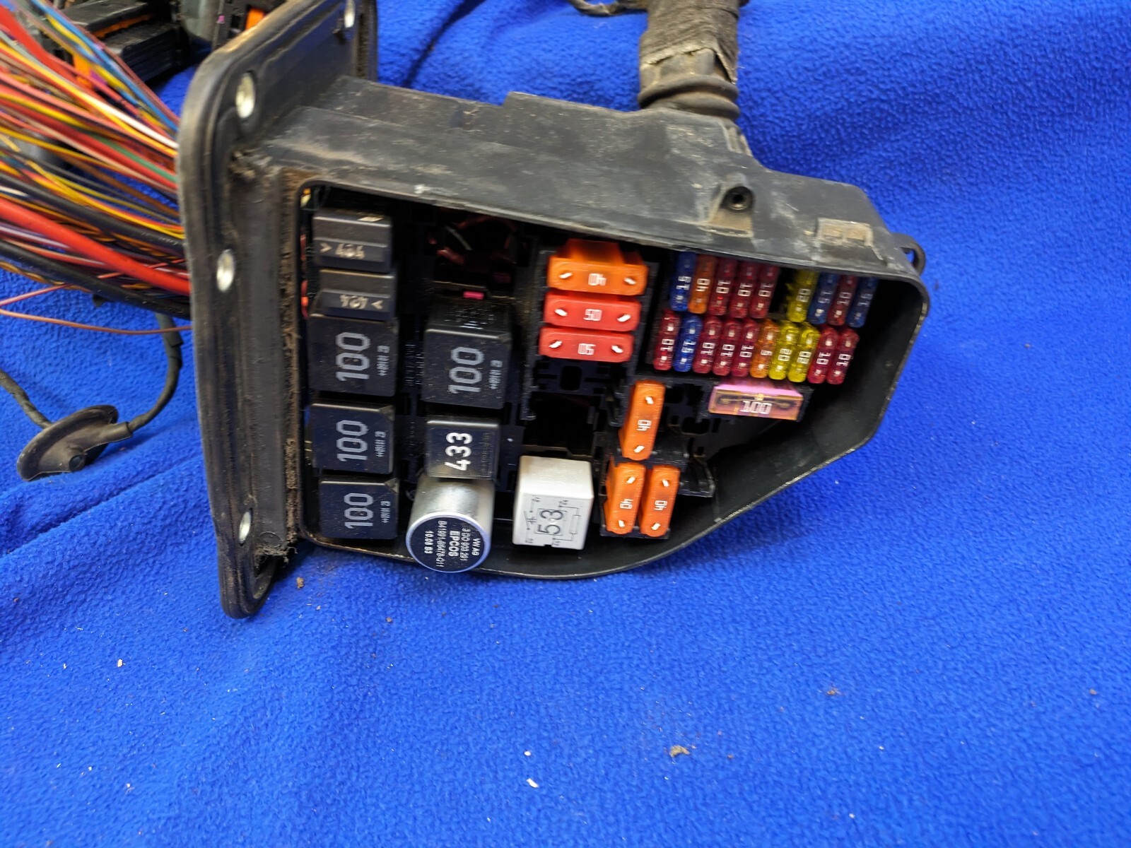 BENTLEY CONTINENTAL flying spur W12 ENGINE BAY FUSE BOX *CUT* 3D1937609A OEM