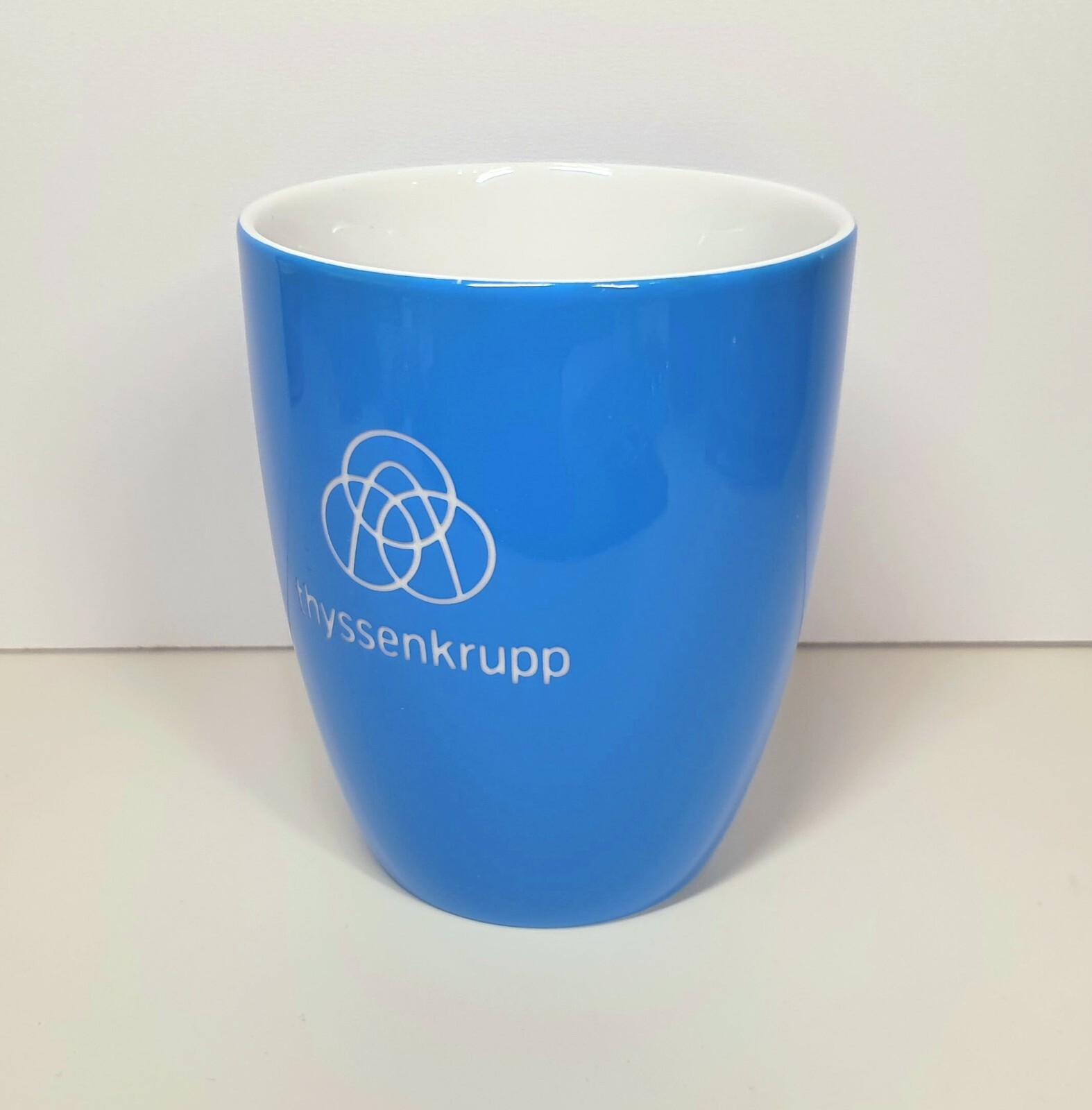 ThyssenKrupp Logo Tasse / Kaffeebecher - blau/weiß mit Gravur