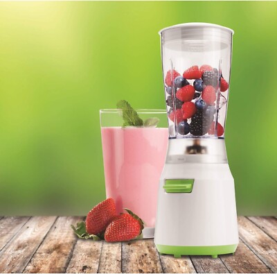 Brentwood 14 Ounce Personal Blender in Green and White
