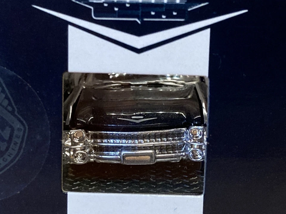 M2 Machines 1/64 1959 CADILLAC Series 62 Black NIP w/Stand &Case Doors/Hood Open - Image 3 of 4