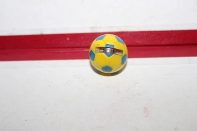 ANCIEN PIN'S FOOTBALL EQUIPE NATIONALE. - Photo 1/2