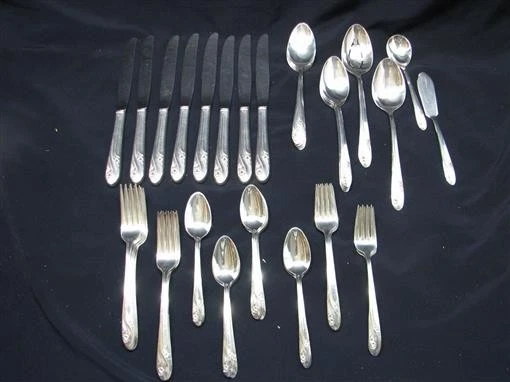 Holmes & Edwards Inlaid IS Romance Silverplate Flatware Set 52 pcs Flatware