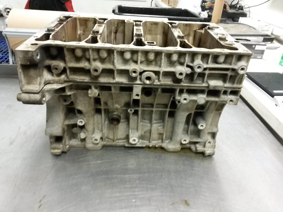 Bloco de motor desencapado precisa de furo para 00-04 Volvo S40 1.9 - Imagem 2 de 4