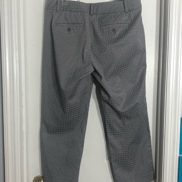 Loft gray textured patterned Capri crop pants sz 6 - image 4
