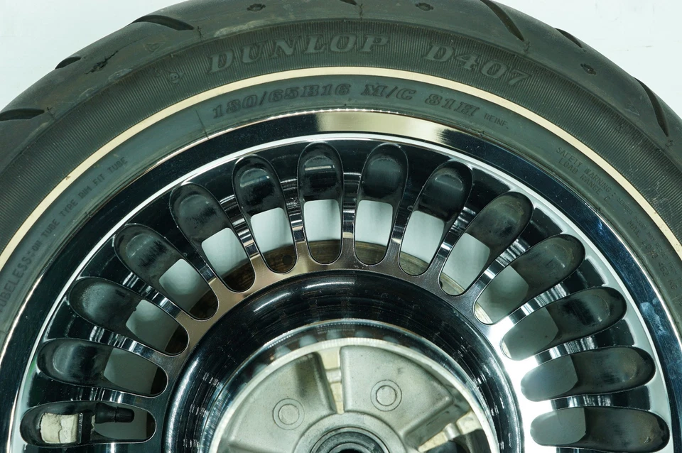 Llanta trasera 12 Harley Electra Ultra Touring FLHTK OEM 180/65B16 81H 1379 Foto 2 de 4