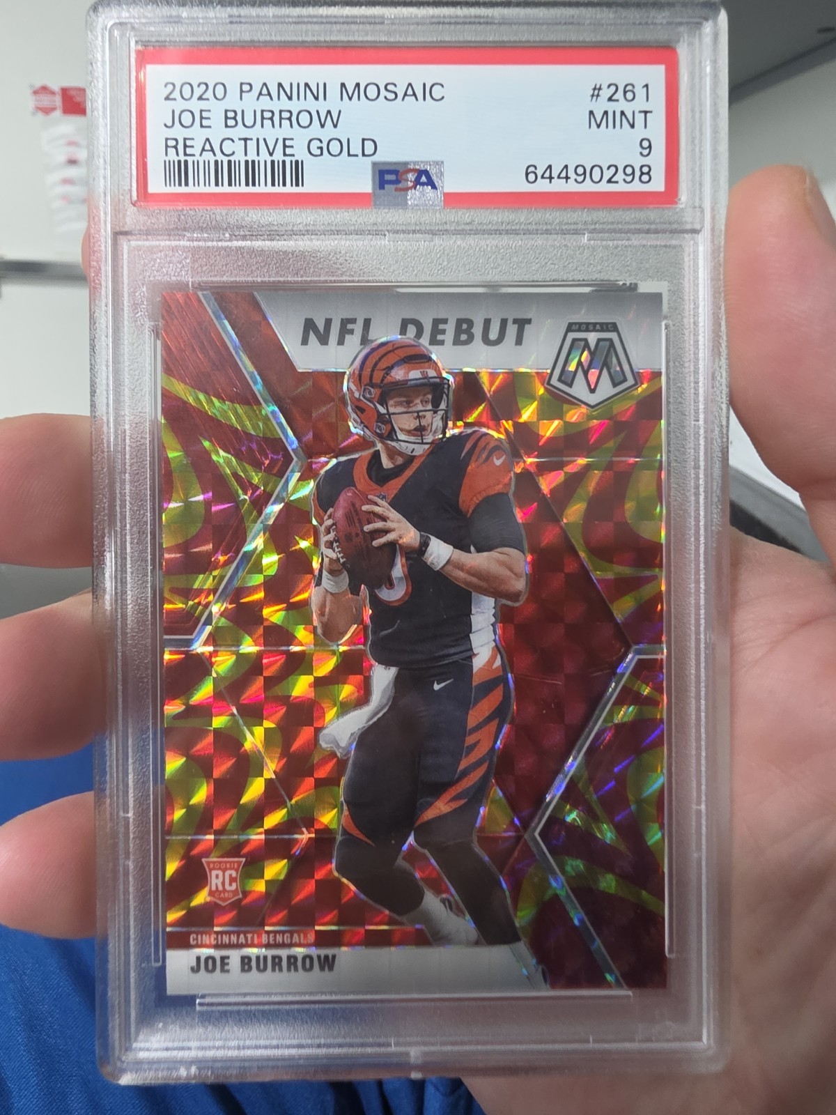 2020 Panini Mosaic - NFL Debut Joe Burrow #261 Reactive Gold Mosaic Prizm (RC)
