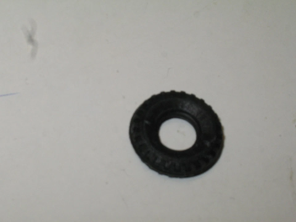 D26, Dinky X 4 Studded Tires For Truck GB, Military, Guy, Armored... 18 / 8 - Image 2 of 4