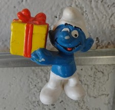 McDonalds 1996 Smurfs Figure Smurf with Surprise Present