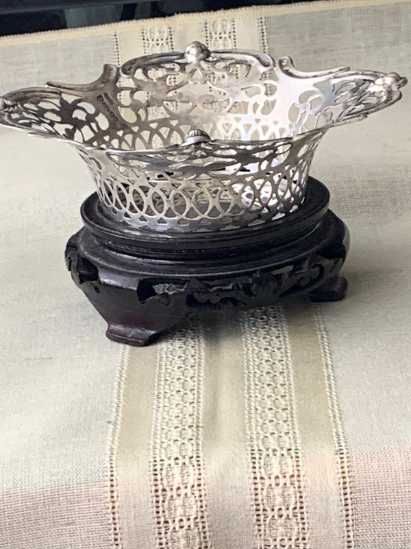 ANTIQUE VALES &Co 1827 GV & CO. EPNS GOURDEL SILVER PLATED PIERCED BOWL 5 1/2"D.