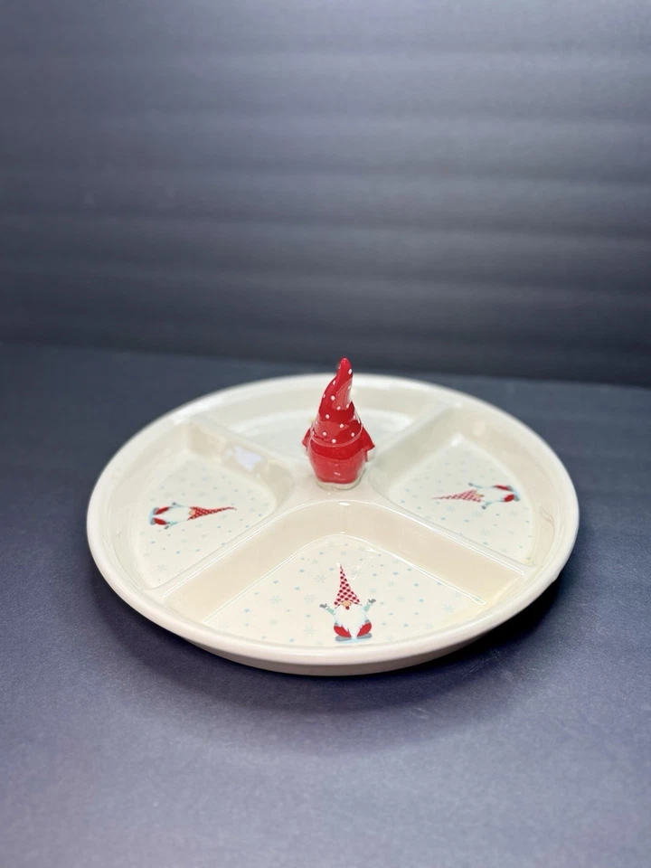 Plato redondo de 4 secciones Strawberry Street Nordic Gnome vacaciones de Navidad Foto 4 de 4