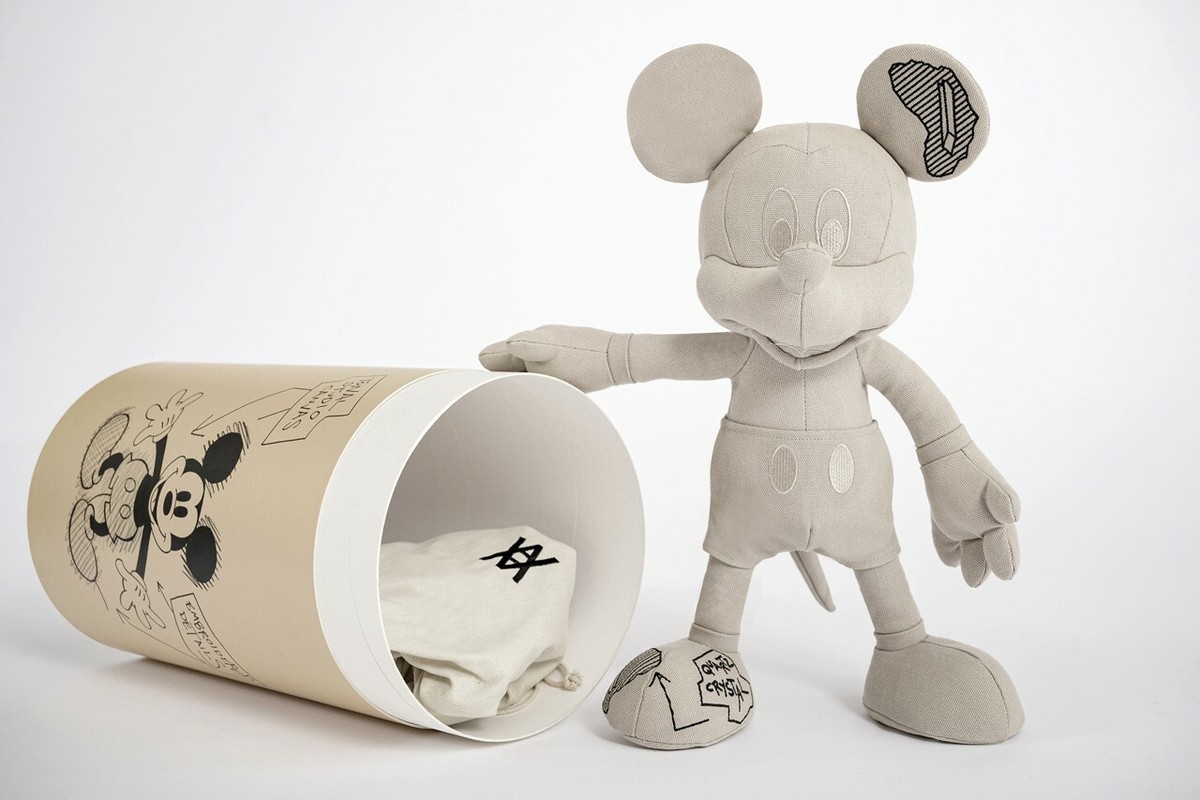 FUTURA FL006 村上隆 KYNE MEDICOM TOY banksy Suicide Man Sculpture by Banksy: Medicom Toy x Sync