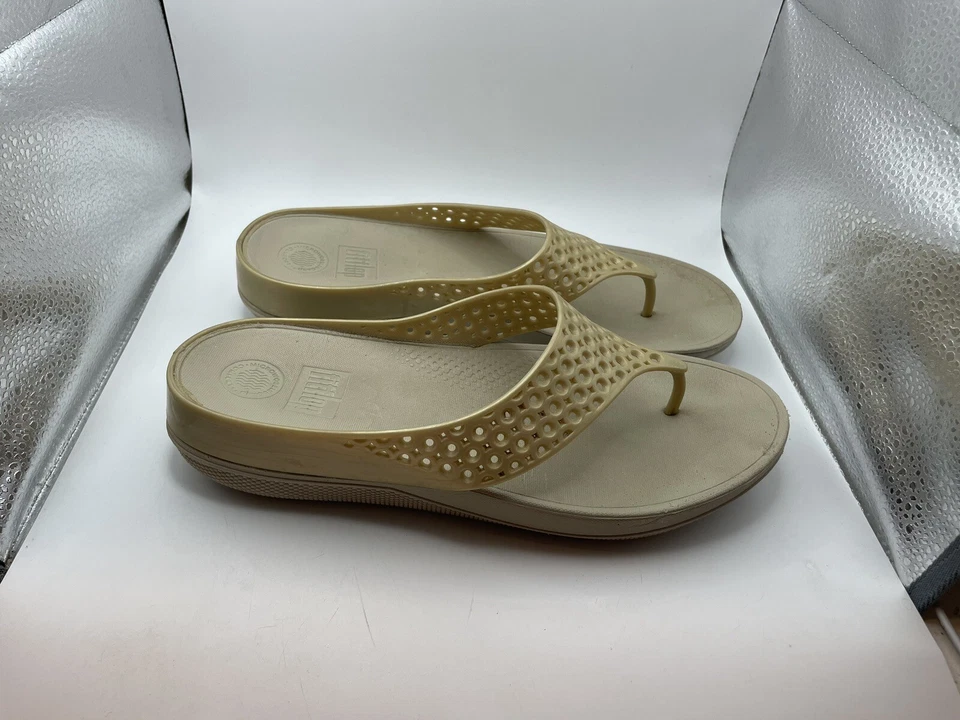 Sandalias Fitflop para mujer con cuña doradas talla 9 Foto 2 de 4