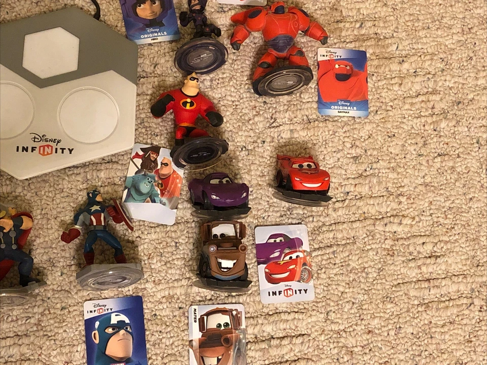 Lote De Wii U Disney Infinity 1.0 2.0 2 Portales Base Juego Figuras Coches Marvel Juguete Foto 3 de 4