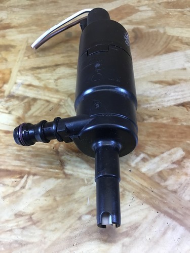 374025 Waschwasserpumpe für Scheinwerferreinigung VW Polo IV (9N, 9A) 3B7955681