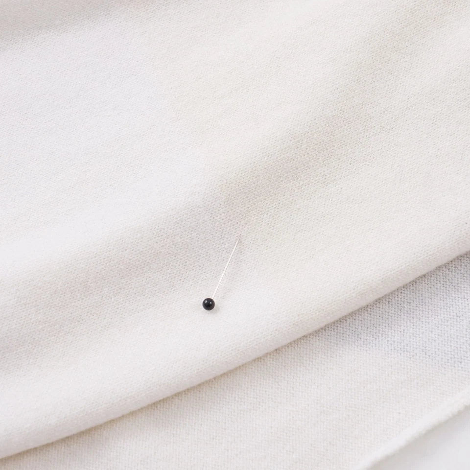 Cruciani Ivory White Knit Midweight Cashmere Scarf NWT Imperfect - Image 3 of 4