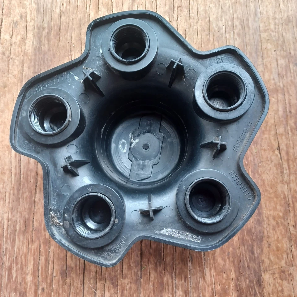 Chevy Blazer, S-10 tapa central, negro, 1994-2005 parte # 15661033 01 Foto 2 de 2