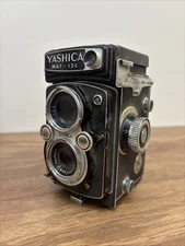 Yashica Mat 124 Medium Format TLR Camera w/Yashinon 80mm  w/case