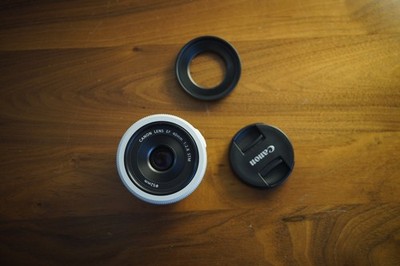 [MINT] Canon EF 40mm f/2.8 STM Pancake Lens & Canon ES-52 Lens Hood