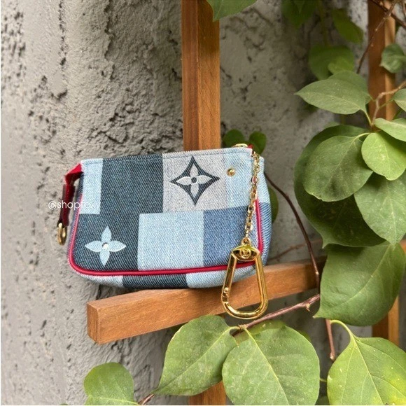 Accesorios Louis Vuitton Monograma Denim Micro Pochette Foto 2 de 4