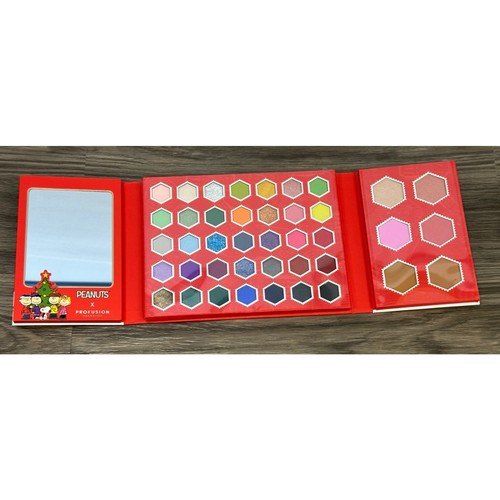 Profusion X Peanuts "Snoopy's Starlit Holiday" 41 Shade Eye & Face Palette New - Picture 7 of 9
