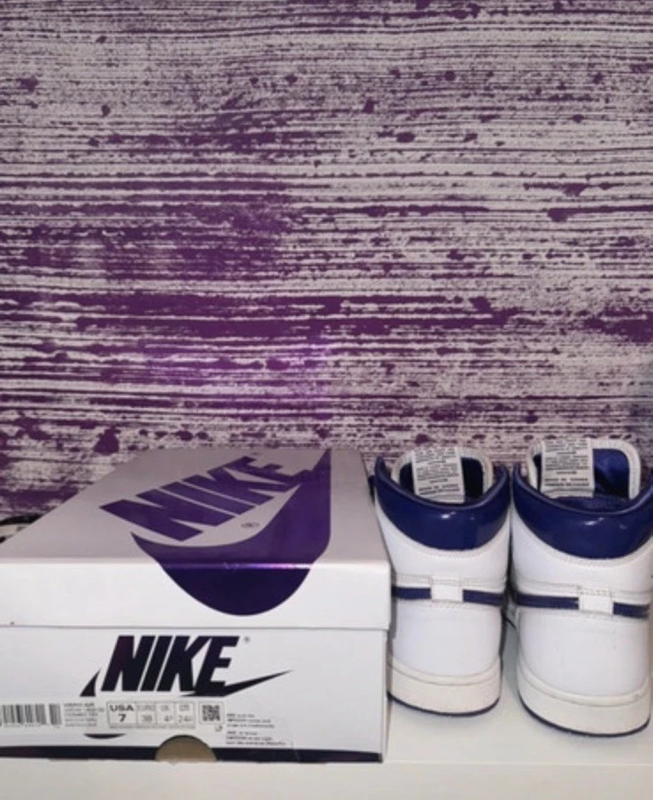 Nike Air Jordan 1 Retro High OG, foto 2 di 5