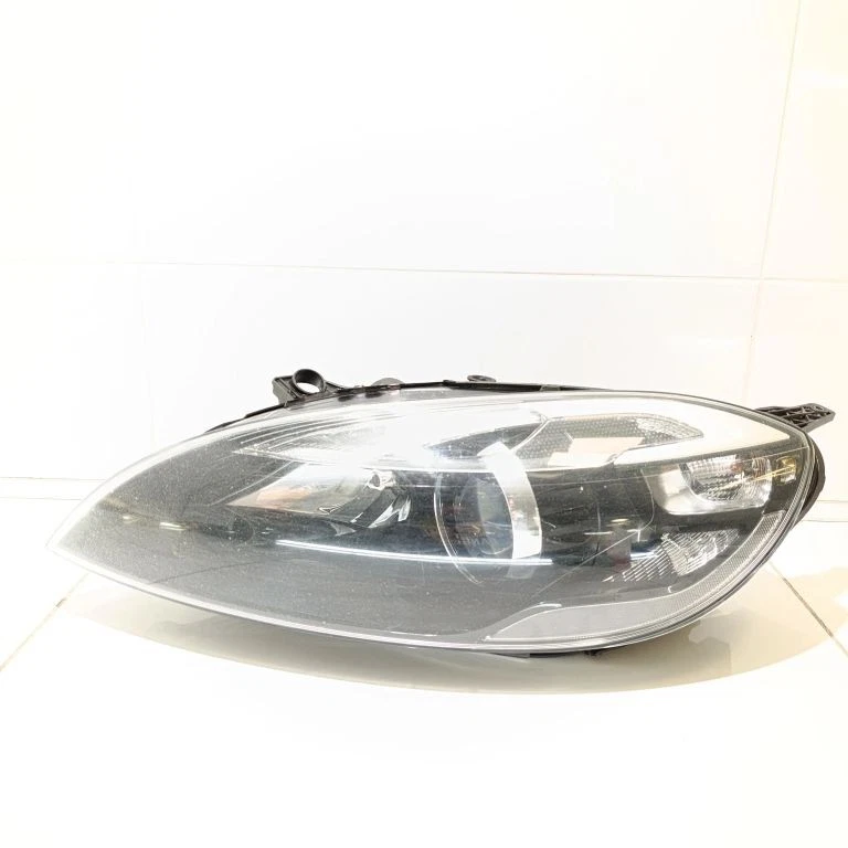 Faro izquierdo volvo v40 cross country 2014 31283332 bos91725 Foto 2 de 4