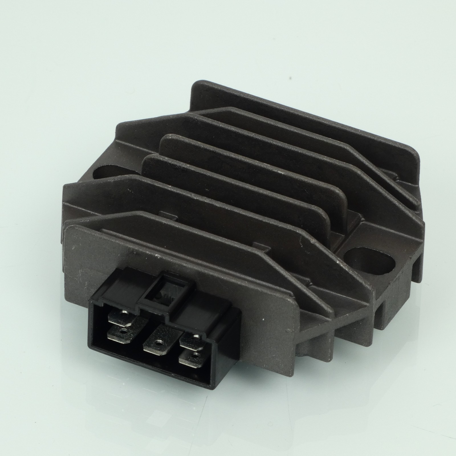Régulateur Sifam Yamaha T-Max 530 contre les pannes de batterie